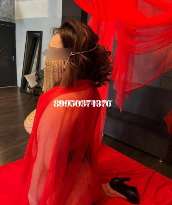 Сексуальная бестия с огненной натурой и неутолимым желанием приглашает в гости на исключительные встречи полные страсти и удовольствия. Для достойных мужчин только самая лучшая программа! 4411, 18 лет